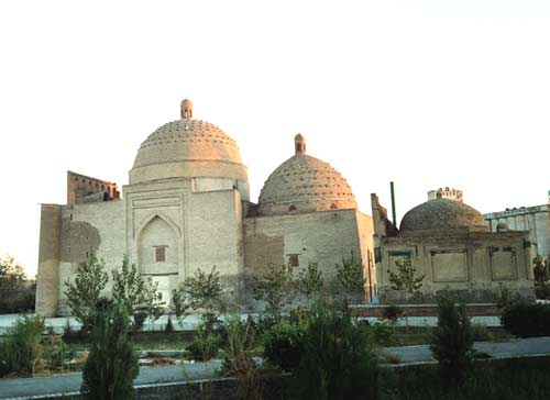 Saif ad-Din Bocharsi Mausoleum und Bujan-Kuli-Khan Mausoleum
